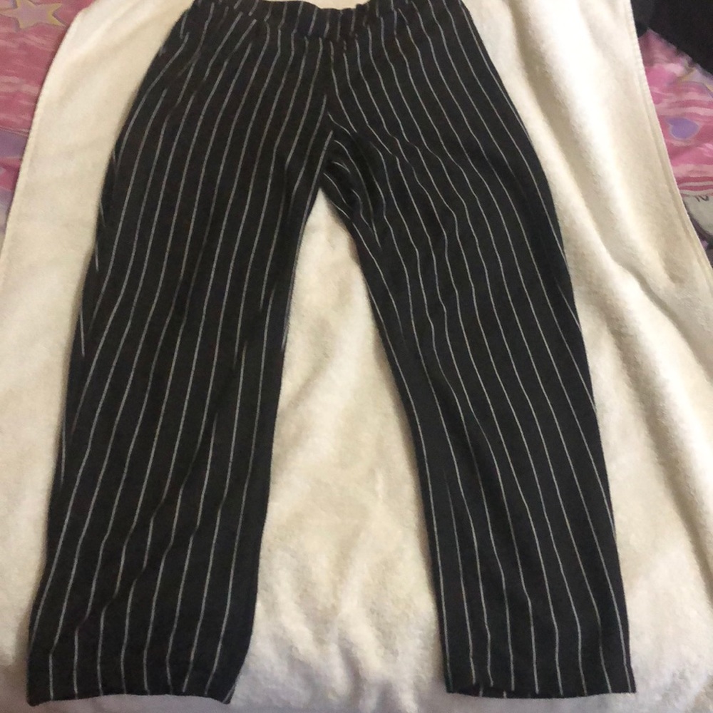 Stripe black and white pants w/pockets